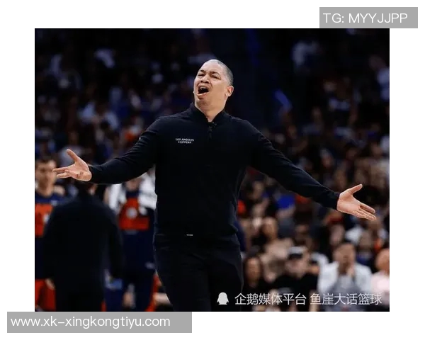 快船关键时刻小范指挥战术泰伦卢在场边无奈围观愤怒表情引热议 快船关键时刻小范指挥战术泰伦卢在场边无奈围观愤怒表情引热议