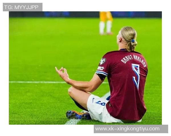 哈兰德社交媒体分享英伦风格穿搭绿色帽子搭配马甲尽显绅士魅力 哈兰德社交媒体分享英伦风格穿搭绿色帽子搭配马甲尽显绅士魅力