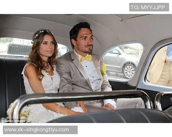 女神对决瓦尔加黑丝魅力无限胡梅尔斯女友展现完美曲线