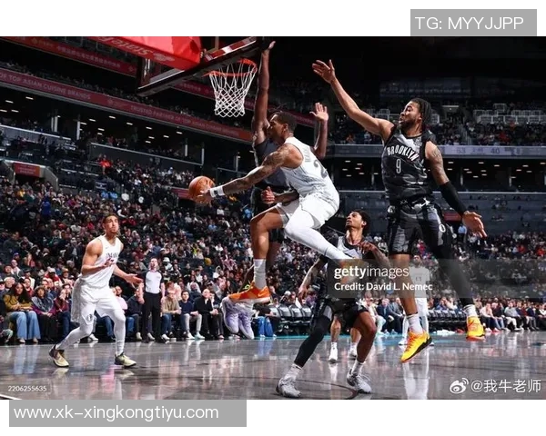 克莱称赞PJ华盛顿具备全明星潜力期待其攻防两端表现更佳 克莱称赞PJ华盛顿具备全明星潜力期待其攻防两端表现更佳